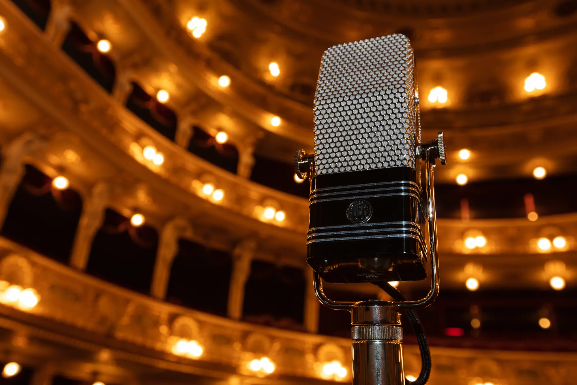 How to Mic for Podcast Recording in a Noisy Environment ModPod